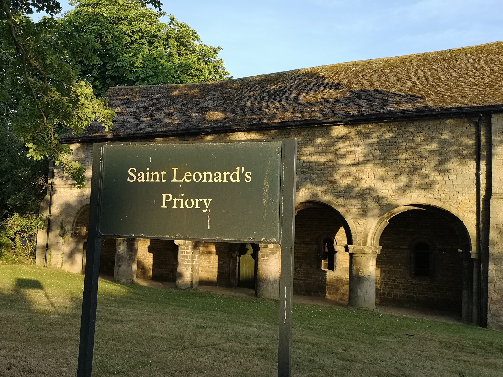 https://whatremovals.co.uk/wp-content/uploads/2022/02/St Leonard's Priory, Stamford-300x225.jpeg